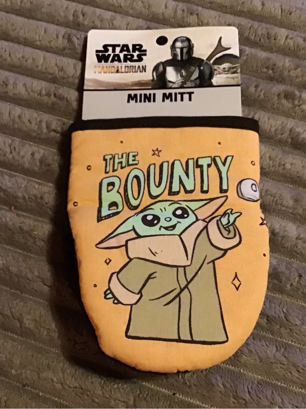 Star Wars The Mandalorian Yellow and Green Grogu Mini Mitt